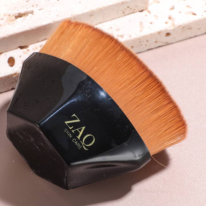 Brocha Kabuki para base líquida Hexagon Blending para venta al por mayor de ZAQ Skin + Body Care