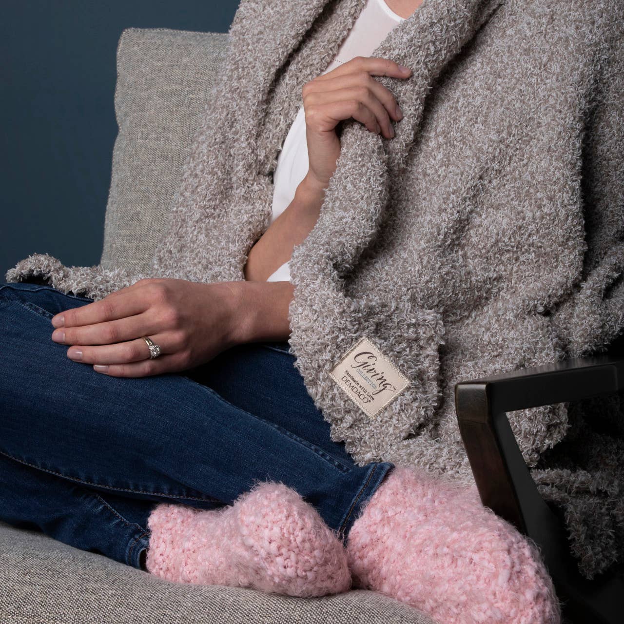 DEMDACO - Wholesale Throw Blanket - Taupe Giving Blanket7