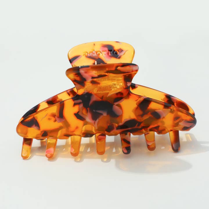 Spiced Tortoise | Assorted Small/Medium Claw Clips for wholesale on Faire5