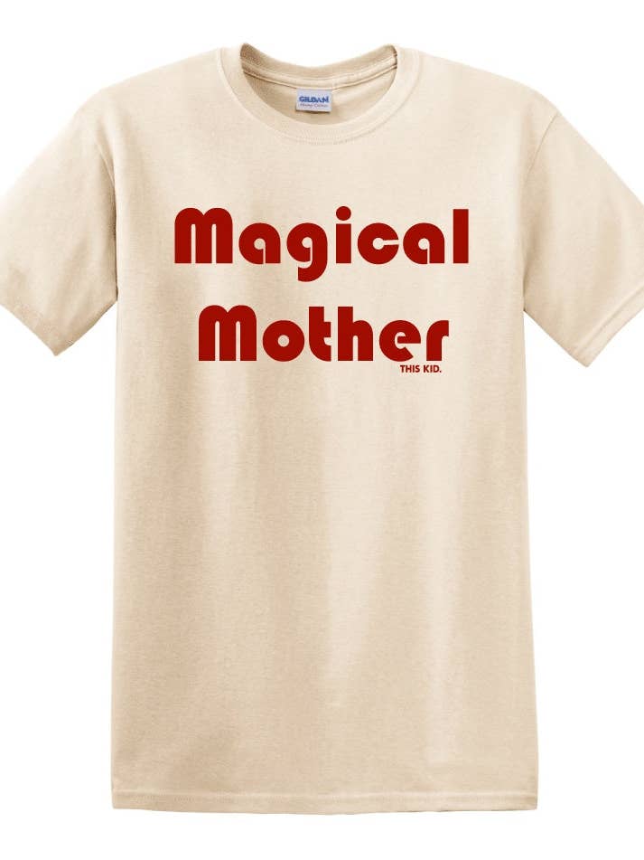 THIS KID SUPPLY CO. - T-shirt Magical Mother - Rouge sur crème (tailles adultes) pour la vente par This Kid Clothing Co.
