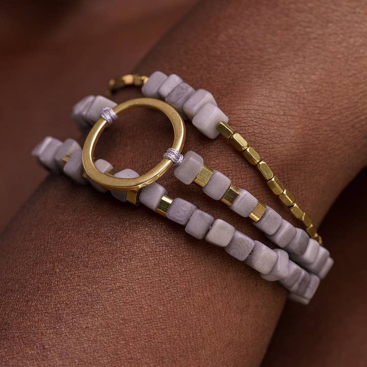 Pretty Pink Eco-Jewellery – wholesale Beaded bracelet – Dainty Triple Tagua Bracelet - Grey0