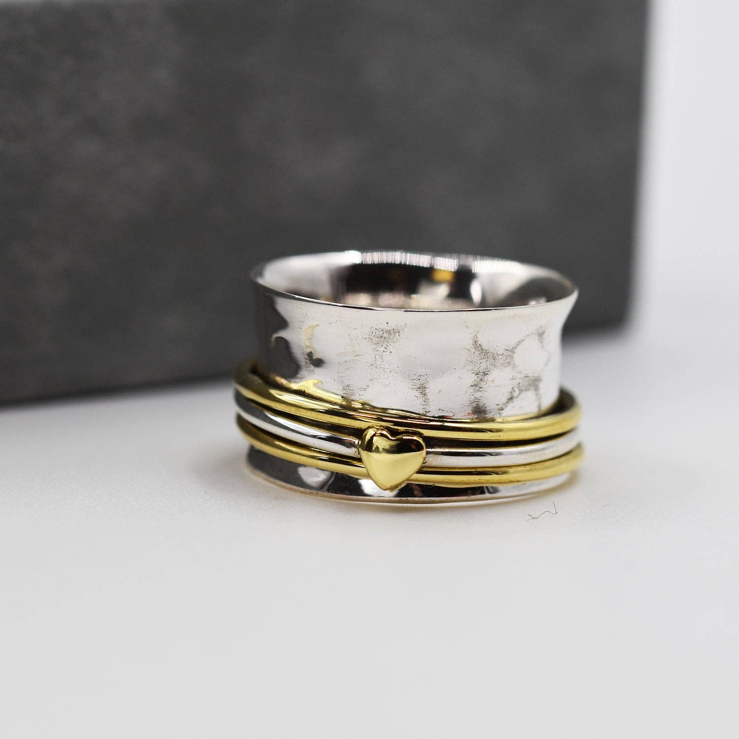 Tempest Designs – wholesale Band/stacked ring – 925 Spinning ring with brass heart and spinning band - Size 7