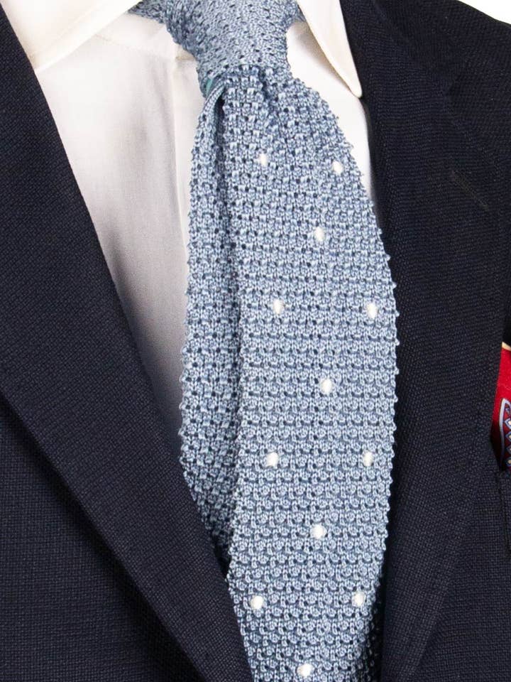 Cravatta Tricot in Maglia di Seta Azzurra a Pois Bianchi TRI785 per la vendita all'ingrosso da parte di Graffeo Cravatte