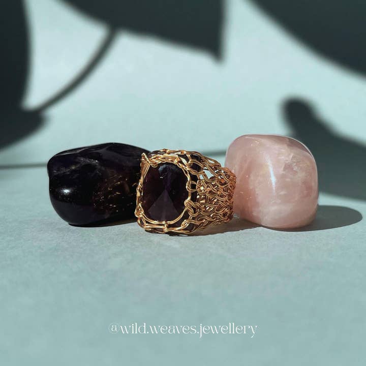 18k guldpläterad ametist virkad cocktailring handgjord för wholesale av Wild Weaves Jewellery by Sara Lindgren