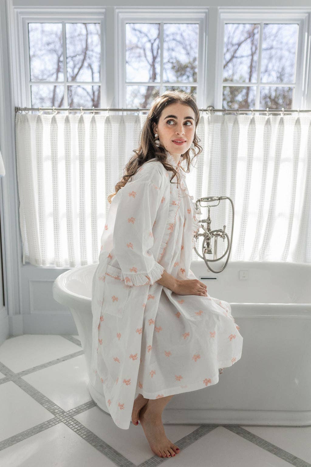 Lenora – Großhandel Bademantel – Damen – NANCY BAUMWOLL-RÜSCHEN-STICKEREI-MANTEL15