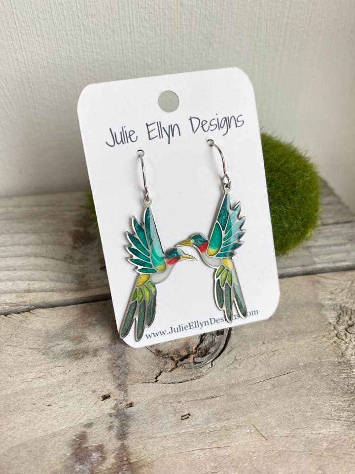 Øreringe med kolibrier i farvet glas - Sølv for engroshandel hos Julie Ellyn Designs