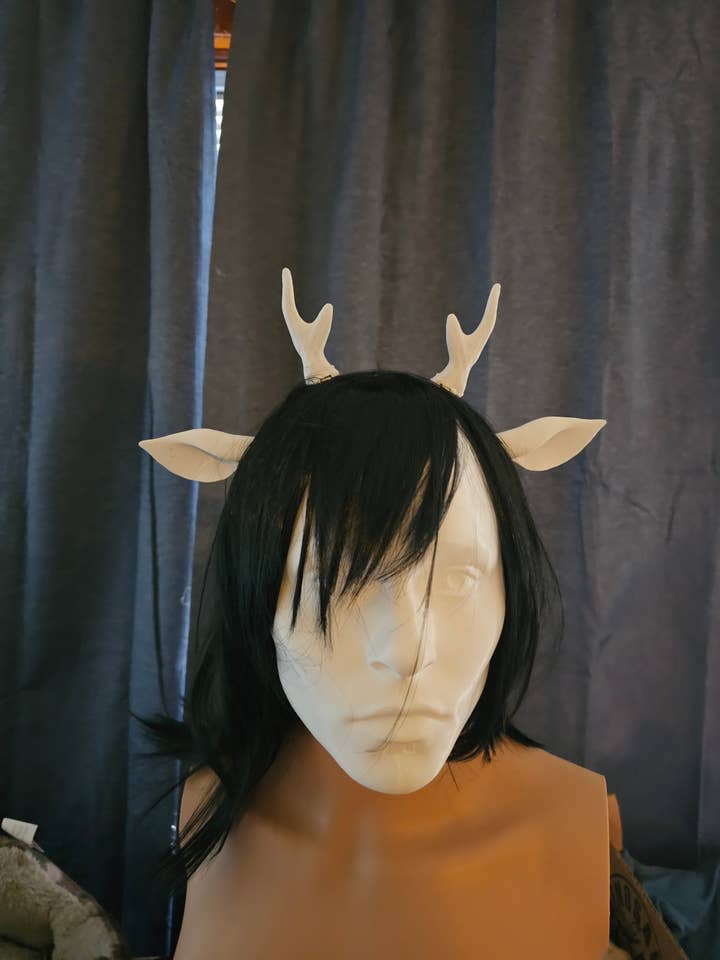 Piccole orecchie di cervo con corna fermaglio per capelli, bianche non dipinte per la vendita all'ingrosso da parte di Goblin Market Studio