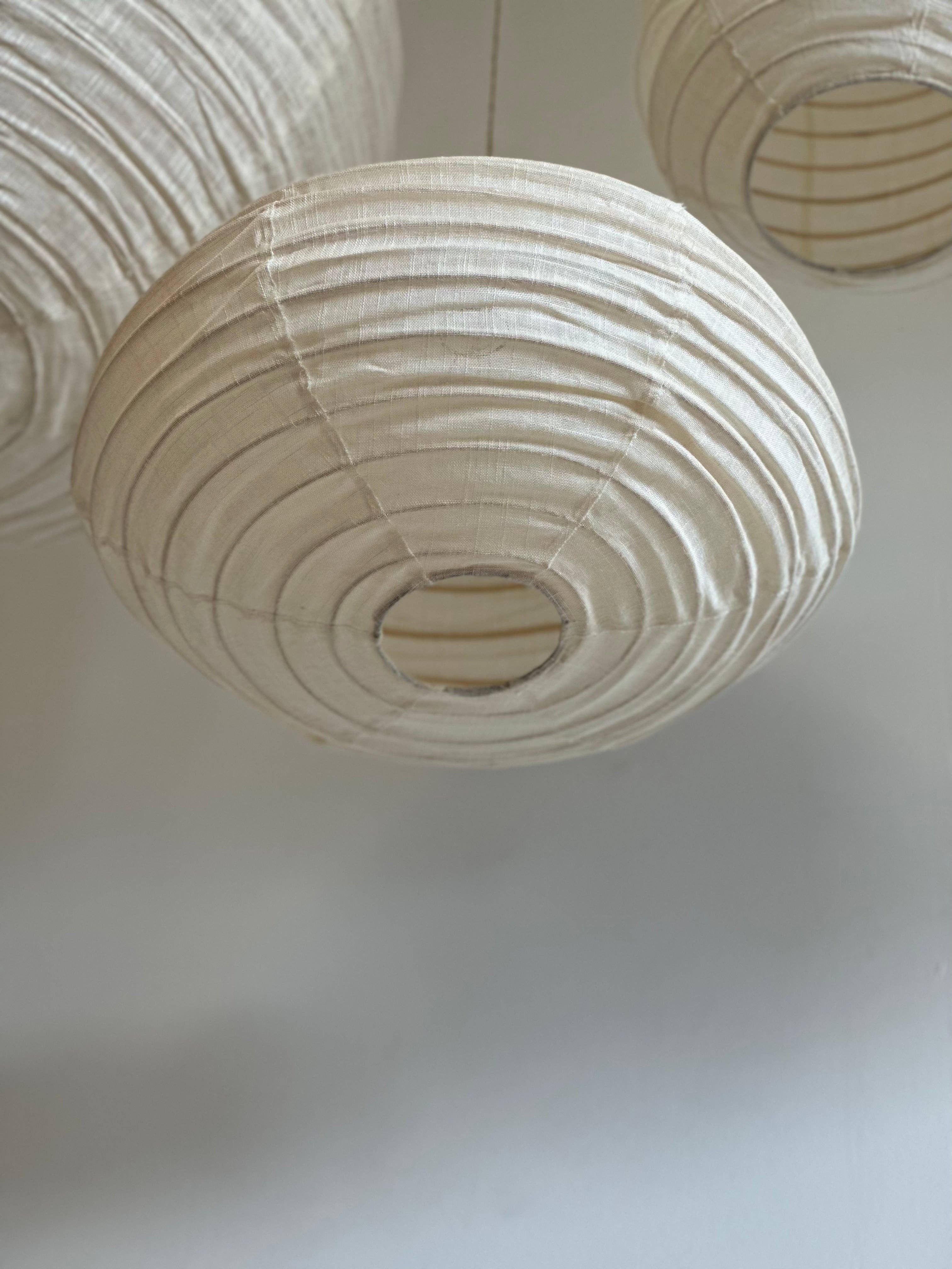 Office Objets - Wholesale Chandelier/Hanging Light - Average Japanese-style oval flattened pendant in rattan and natural linen H30 D4526