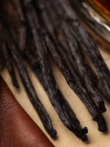 white oak and vanilla for wholesale by Wylie Candle Co.