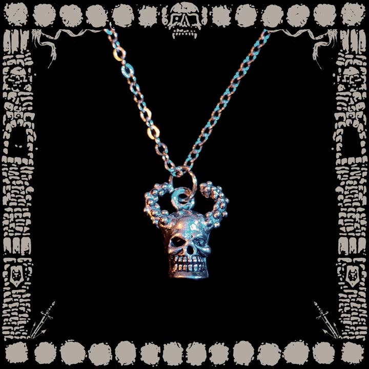 Collana vintage Bumpy Horn Skull per la vendita all'ingrosso da parte di Horrid Realm