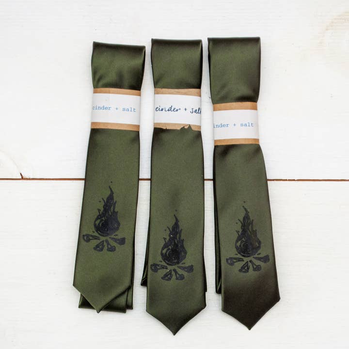 Cravate maigre feu de camp - Chasseur pour la vente par Cinder + Salt