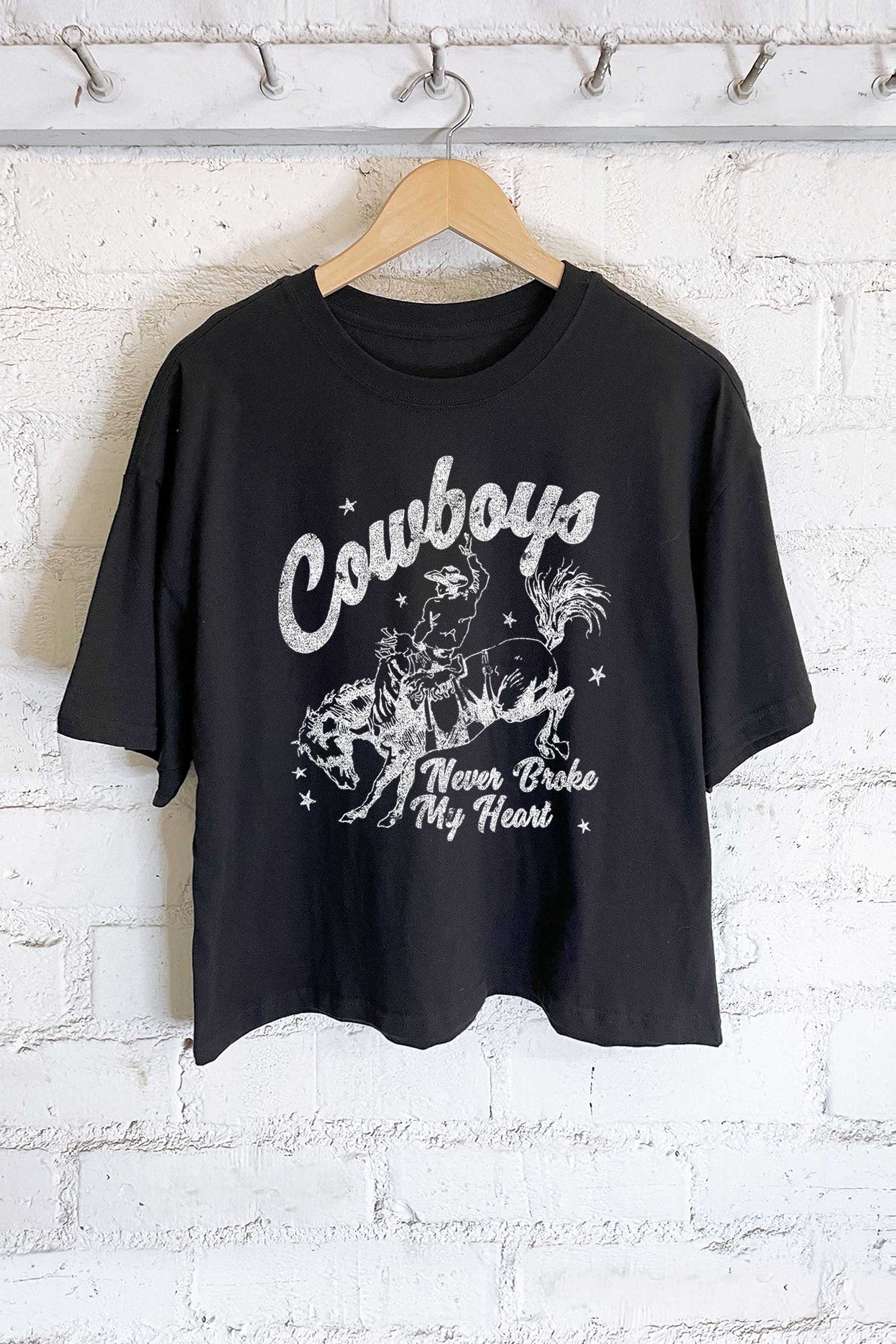 Rustee Clothing - Venta al por mayor Camiseta serigrafiada - Mujer - TOP CORTO LARGO GRÁFICO COWBOYS NEVER BRAKE MY HEART2