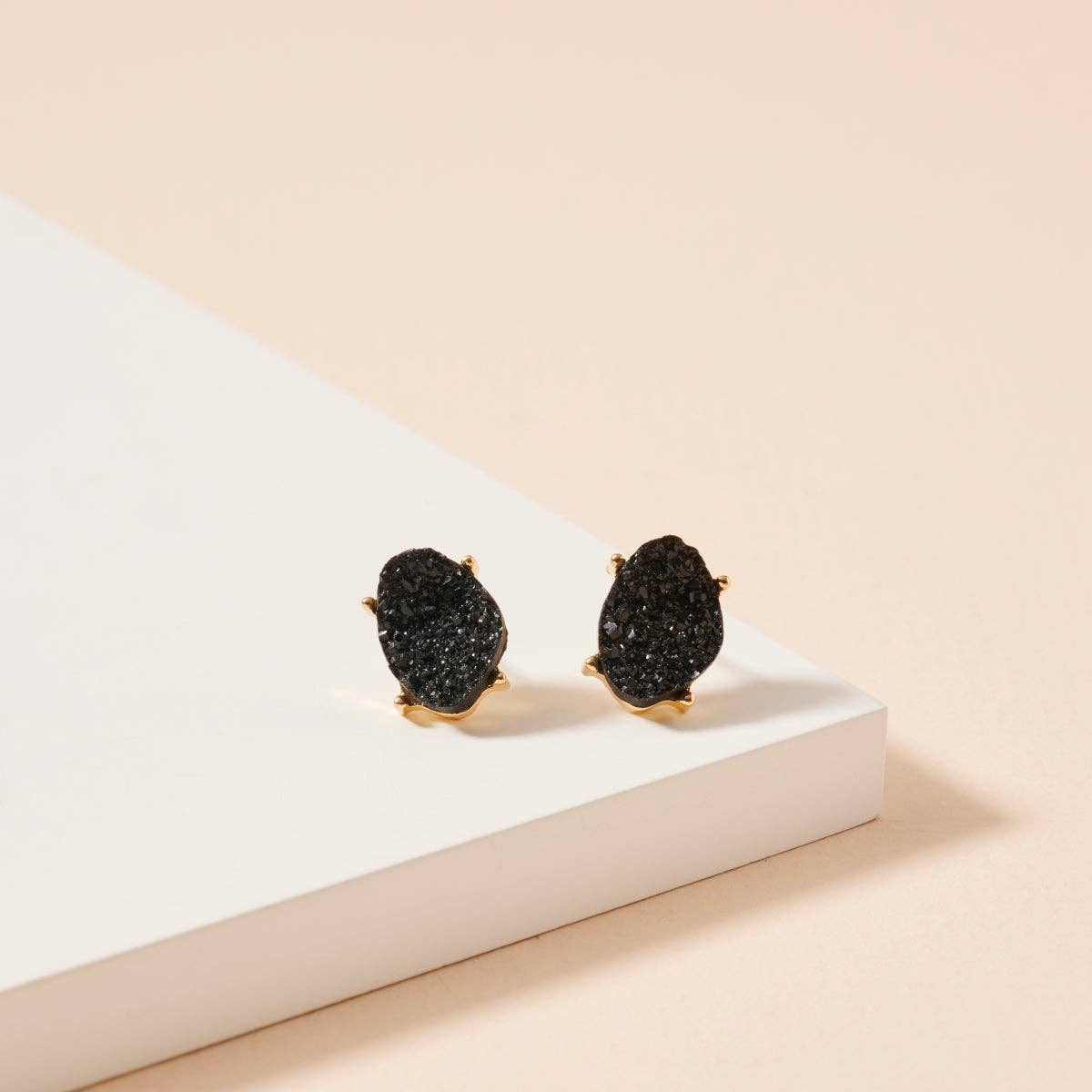 Frem - Vendita all'ingrosso Orecchini a bottone - Orecchini a bottone in pietra druzy a forma organica0