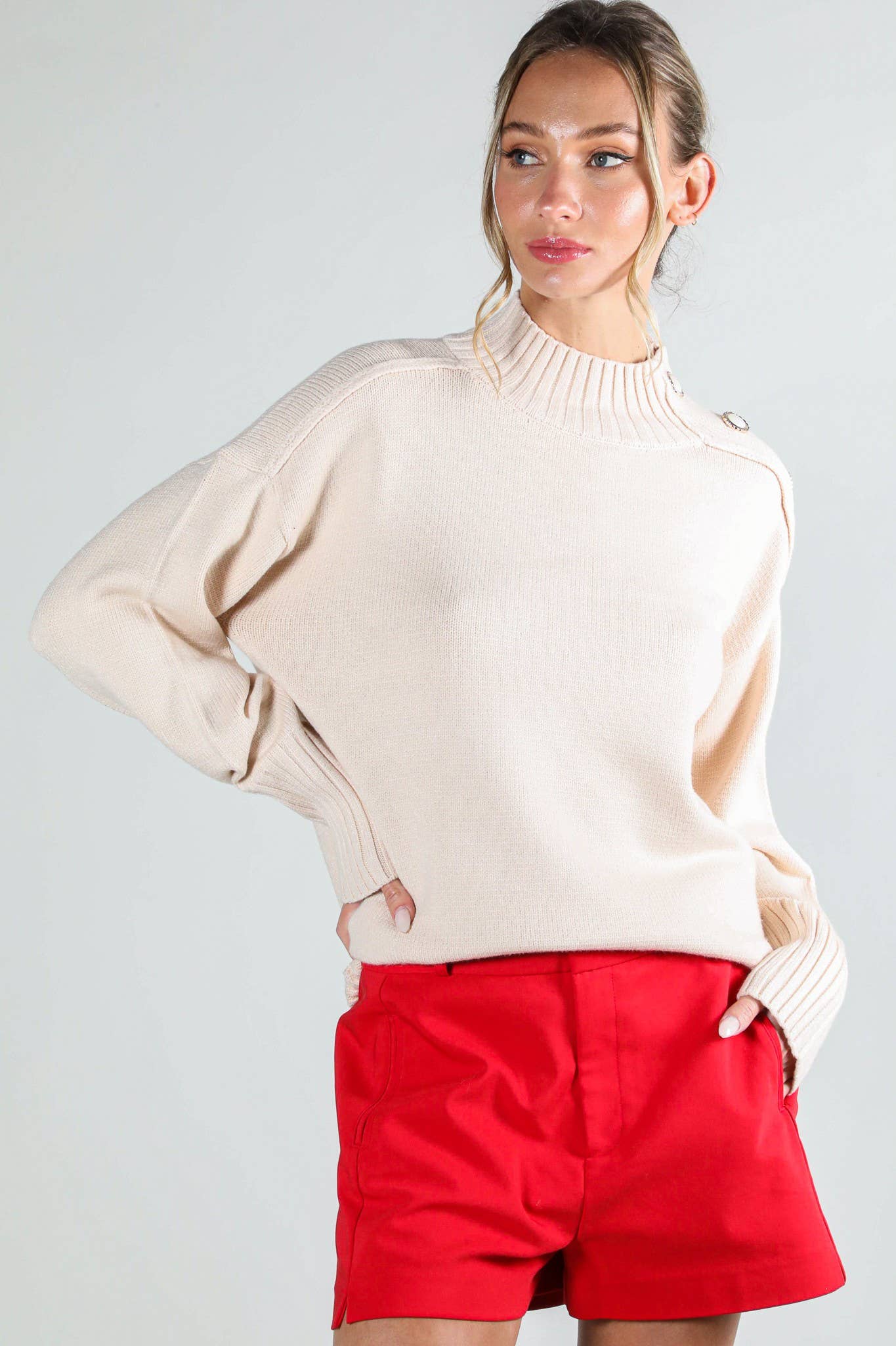 Vine & Love – Pulôver - Mulher por atacado – Camisola de Malha com Gola Alta e Detalhe de Botões VT814661