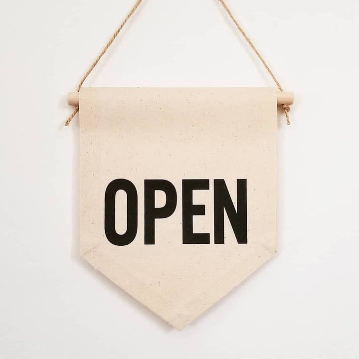 Wendebanner Türschild - Offen/Geschlossen für den Großhandel von Matriarch Handmade