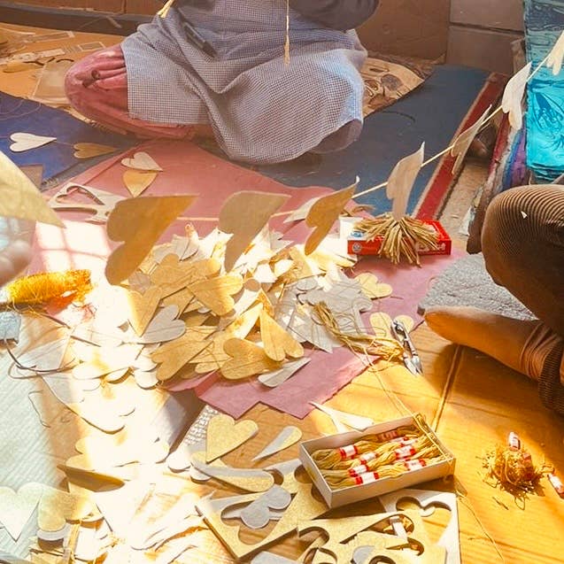 Luna-Leena - handmade in Nepal - Wholesale Bunting/Garland - garland heart gold - L1.82cm - handmade ecopaper5