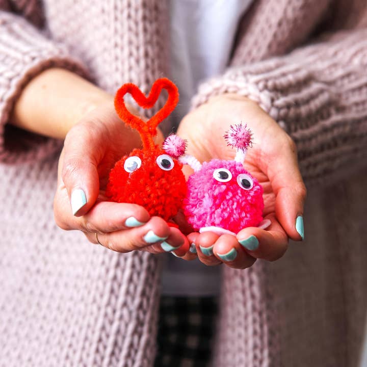 Pom Stitch Tassel – wholesale DIY craft kit – Child – Love Bugs | Valentine | Pom Pom Craft Kit