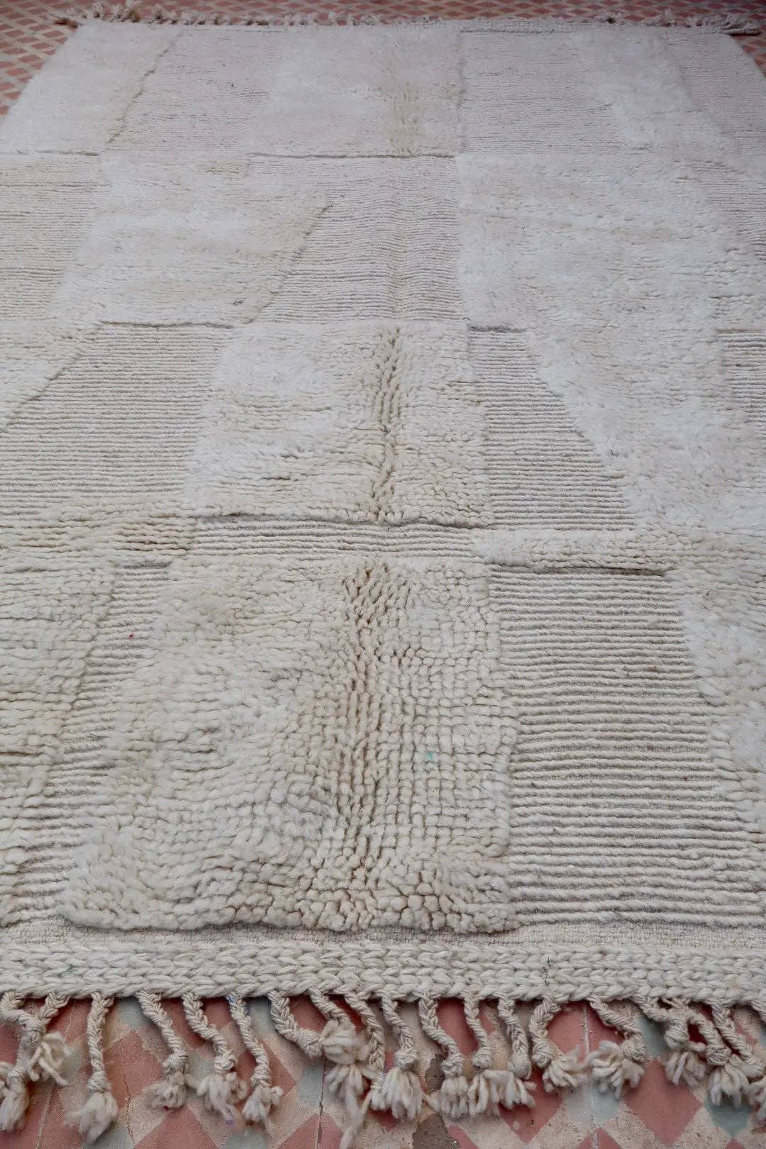 Néda - Wholesale Area Rug - Beni Ouarain Berber Rug White Modern with Abstract Raised Patterns - 252 x 172.5 cm8