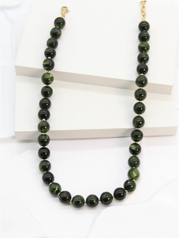 Gekleurde Hars Ketting – Vintage Elegantie en Trendy voor wholesale door BELLISSIMA BIJOUX