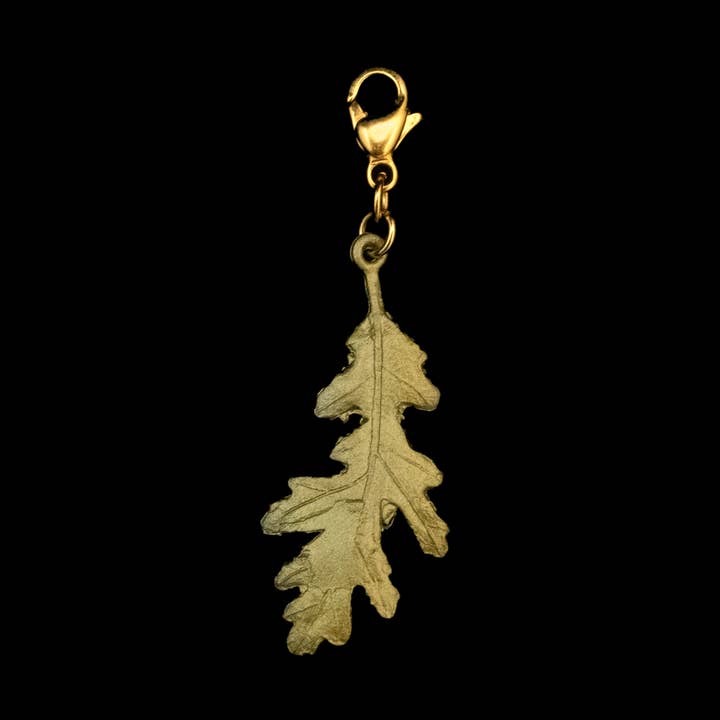 Charme de feuille de chêne pour la vente par Michael Michaud