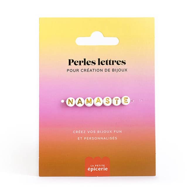 ”Namasté” brevpärlor för personliga armband för wholesale av La Petite Épicerie