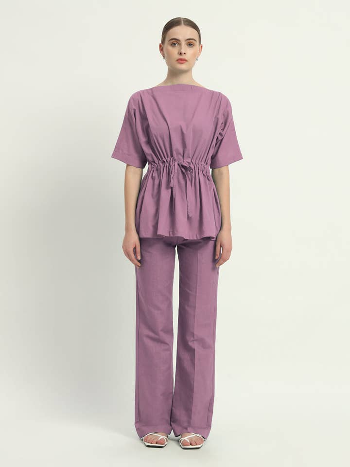 Ensemble assorti de pantalons à motif tourbillon violet avec queue torsadée pour la vente par Thevasa