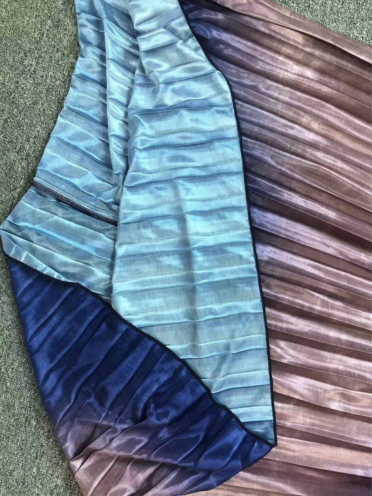 Flerfärgad DR355 Gradient veckad swing aftonklänning med djup V-hals för wholesale på Faire17