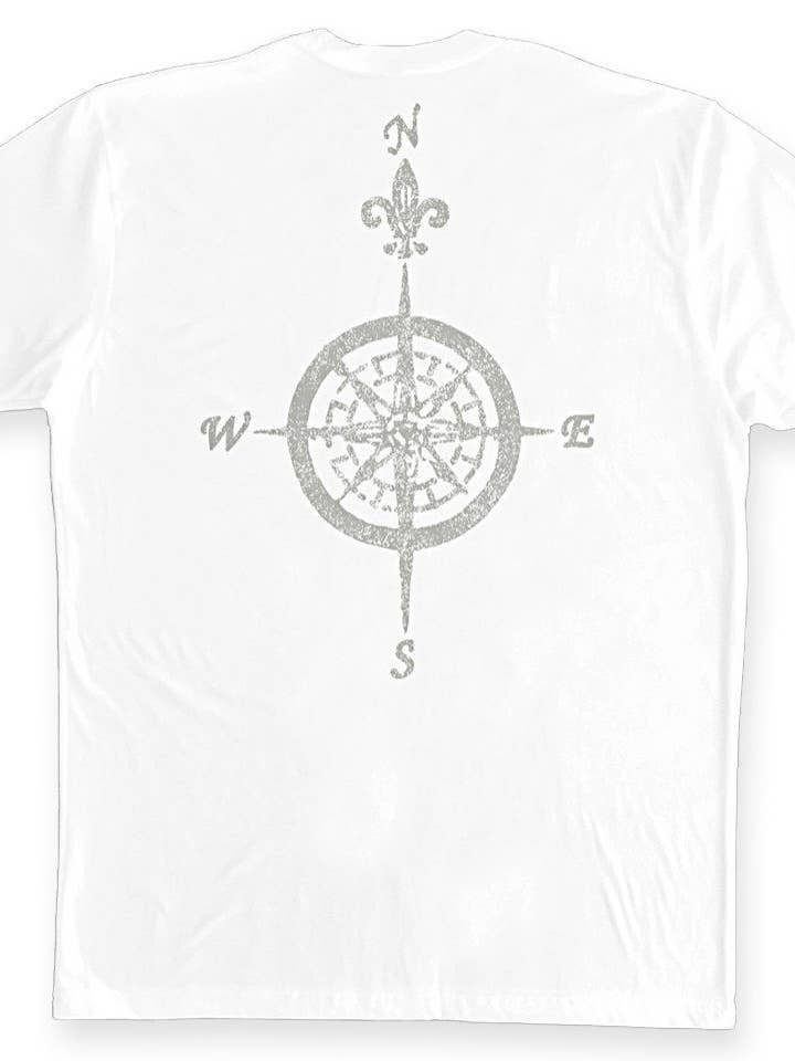 T-shirt à manches courtes blanc avec boussole grise pour la vente par Change Your Latitude