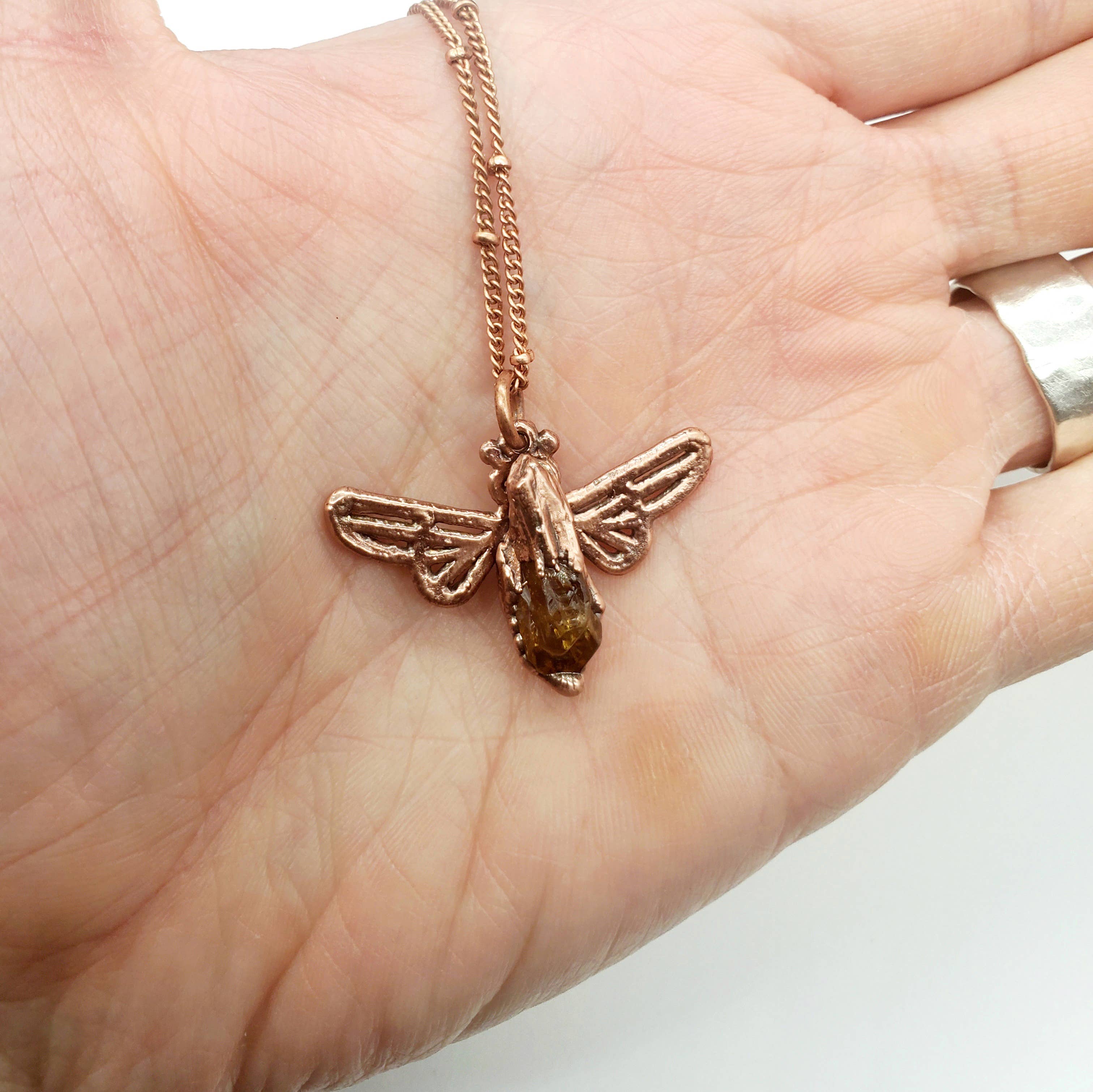 MergingMetals - Wholesale Halskettinghanger - Baby Citrien bijen ketting6