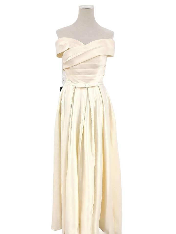 Vanilla satin evening dress for wholesale by Les Voiliers