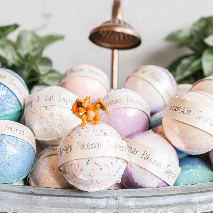 Triple Lotus Wellness - Vente Bombe de bain/poudre effervescente pour le bain - Bombes de bain biologiques pour enfants avec jouet Squishy ou Pokemon1