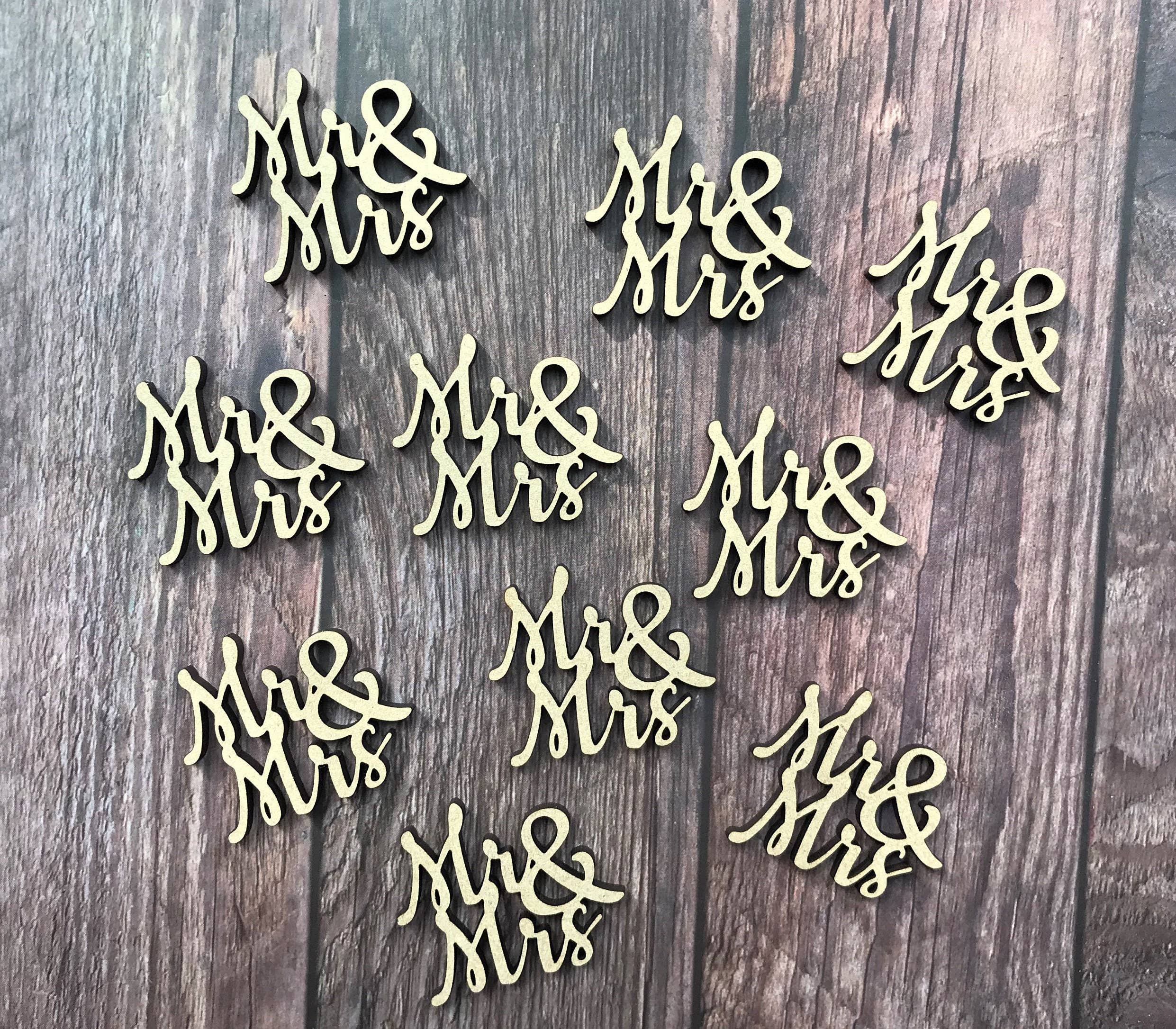 Deco Rach Design – Großhandel Tischdeko – Rustikaler Hochzeitstisch aus Holz, Konfetti, Vintage-Stil, Mr. and Mrs2