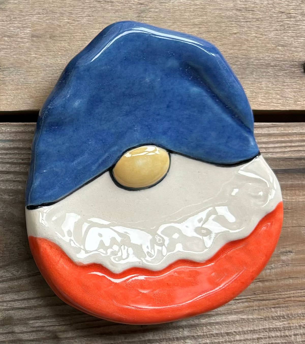 August Ceramics – wholesale Jewellery dish – Ceramic Gnome dishes comes in a pack of 4 different colors.1