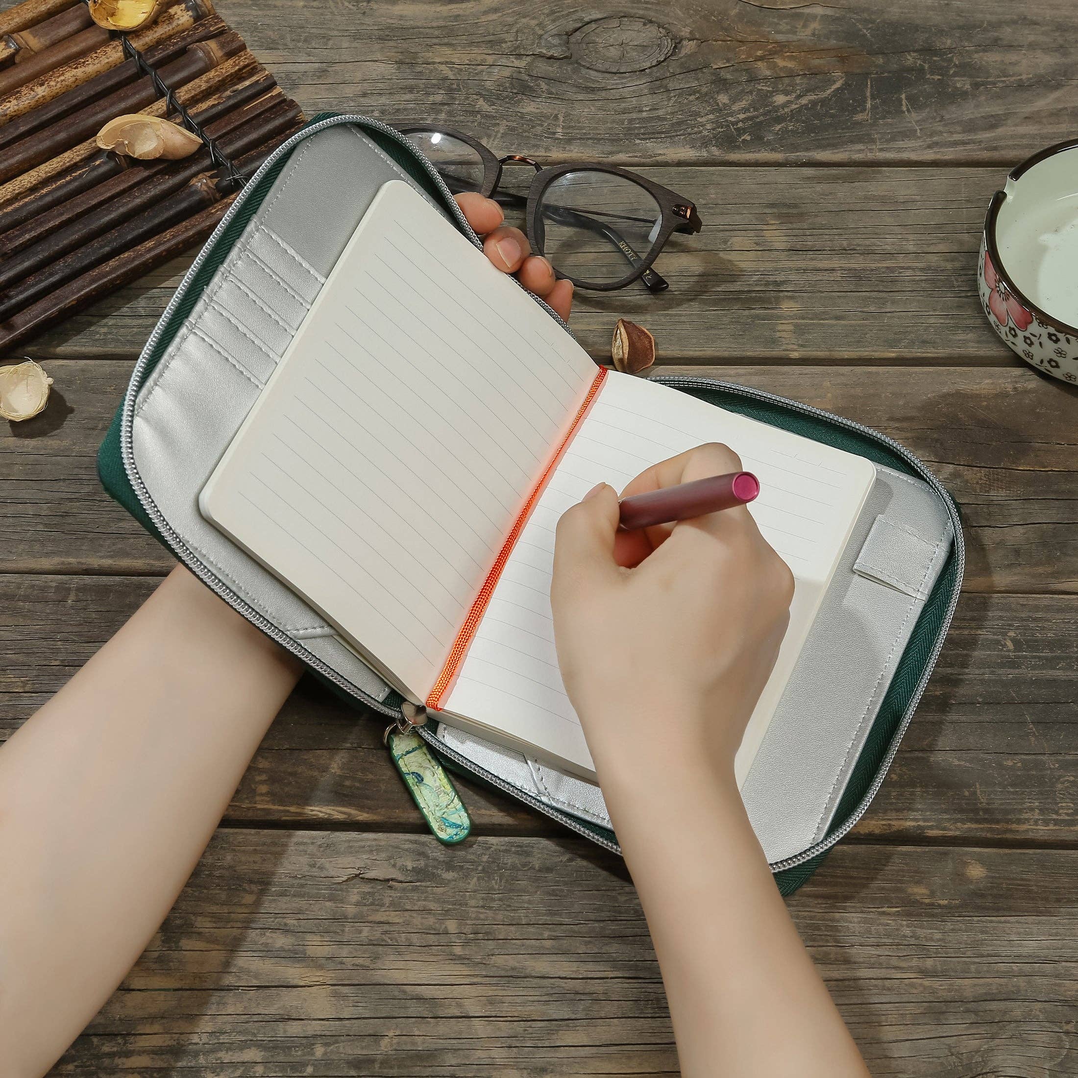 Victoria's Journals - Wholesale Journal/Diary - Zippered Vegan Leather Portfolio Notebook / Diary (Tan)4