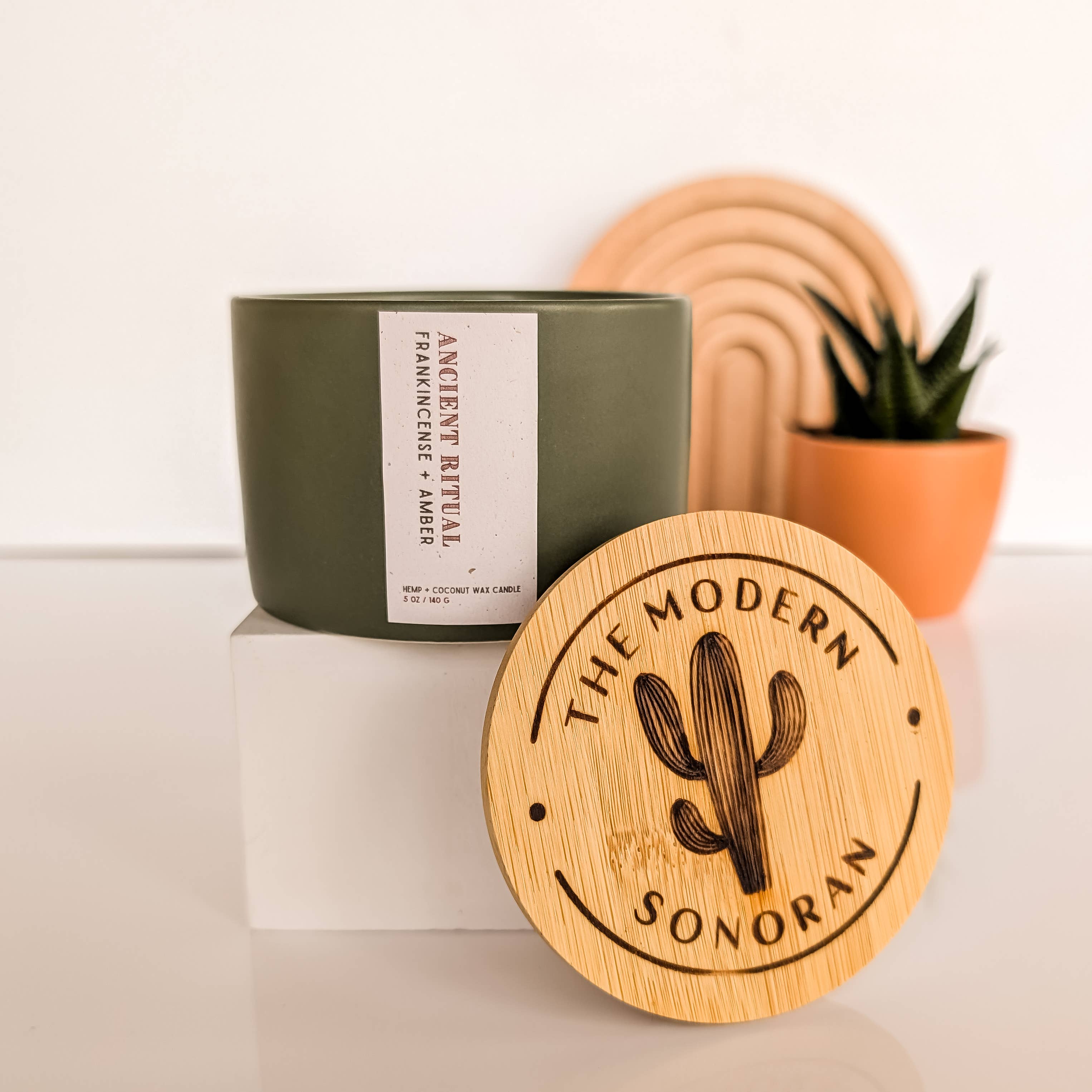 The Modern Sonoran – Vela em jarro/copo por atacado – Vela Boho de Cânhamo Rutina Antiga: Olíbano e Âmbar 141 g6