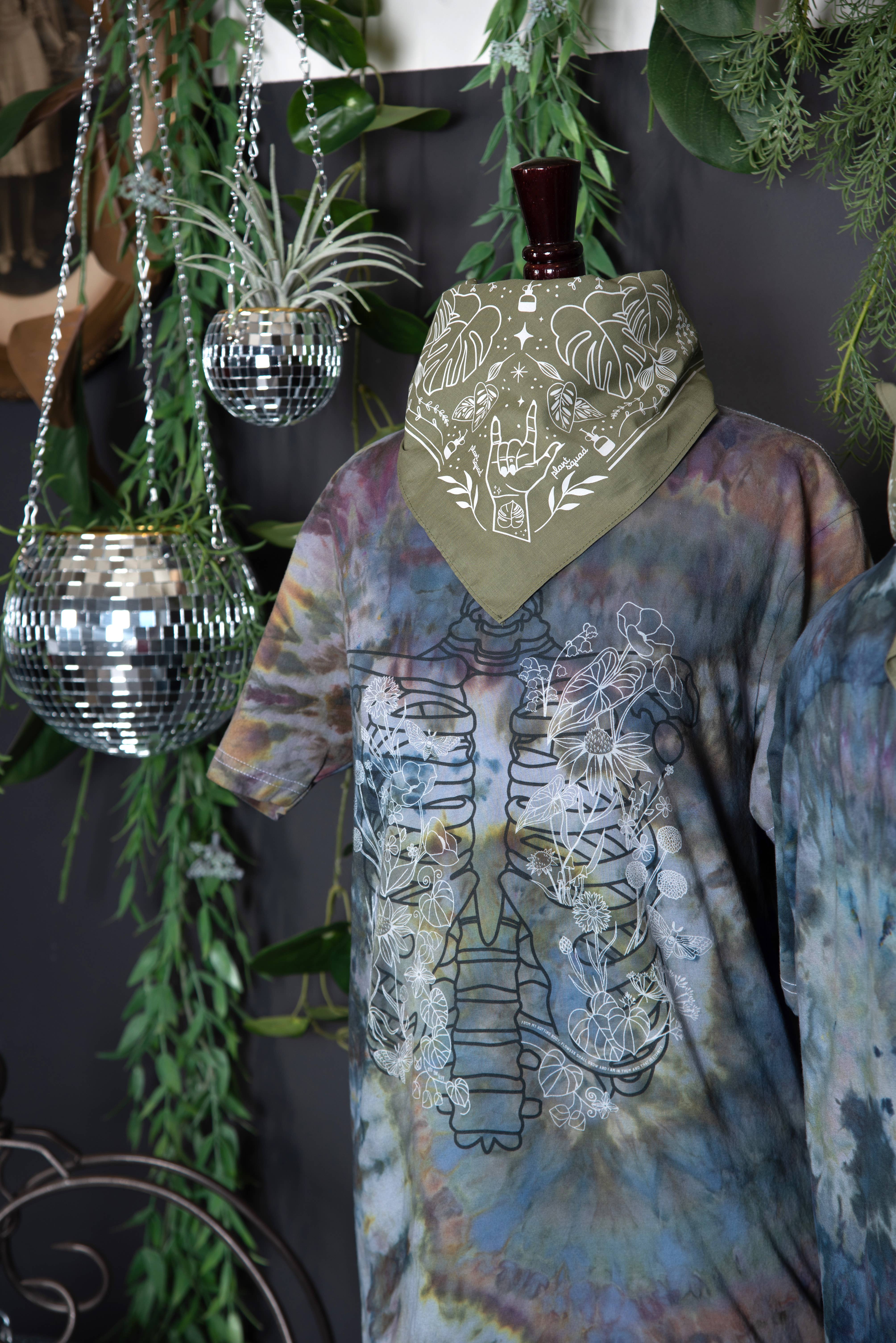 Variegate Design - Vendita all'ingrosso Maglietta serigrafata - Donna - T-shirt Ice Dyed | I fiori cresceranno