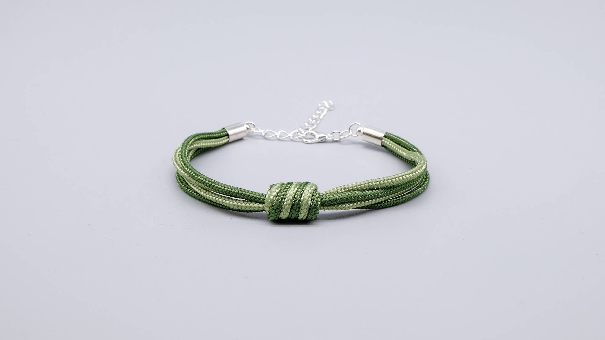 La Fabrique du Noeud - Vente Bracelet tissé/tressé - Bracelet en paracord nœud en spirale dégradé vert1