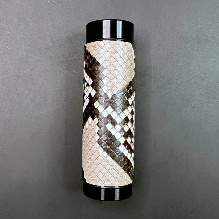 Portasigarette Diamondback Python per la vendita all'ingrosso da parte di Haus of Topper