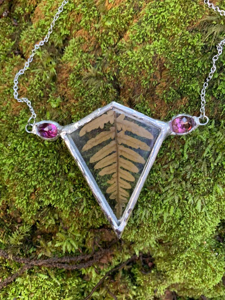 Colar Pendente de Planta de Samambaia com Safiras Cor-de-Rosa por atacado de Outsider Artshop