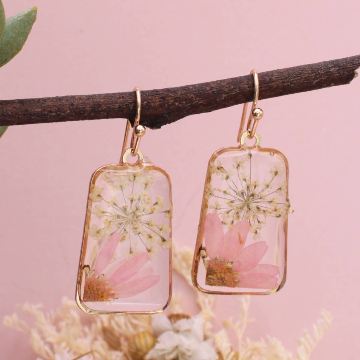 ZAD - Vente Boucles d'oreilles pendantes - Boucles d'oreilles oblongues dorées à pétales roses3