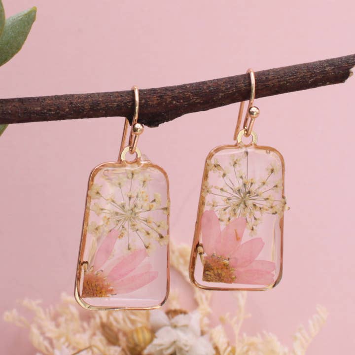 ZAD - Vente Boucles d'oreilles pendantes - Boucles d'oreilles oblongues dorées à pétales roses3