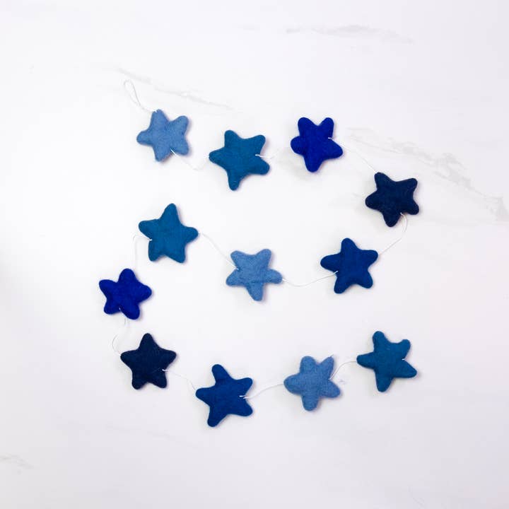 Ghirlanda - Stelle Blu in Feltro per la vendita all'ingrosso da parte di The Winding Road