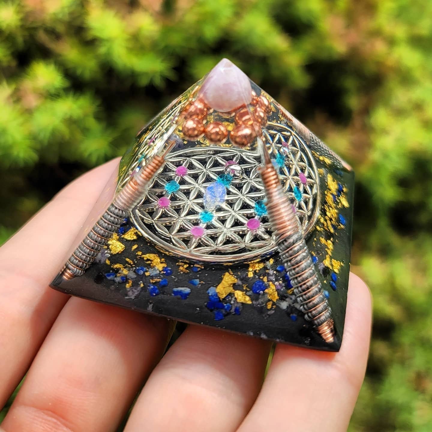 Spirit Elevations – Engroshandel Spirituelle sten og krystaller – Mini Flower of Life Stargate Orgonit Pyramide, Orgone Pyramide, Energi Værktøj, Meditation Værktøj, Energi Cleaner, Chakra