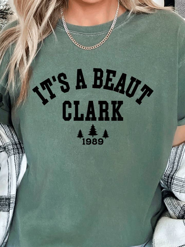 Sweatshirt It's a Beaut Clark, t-shirt de Noël familial Griswold pour la vente par A Blessed Texas Mess Boutique