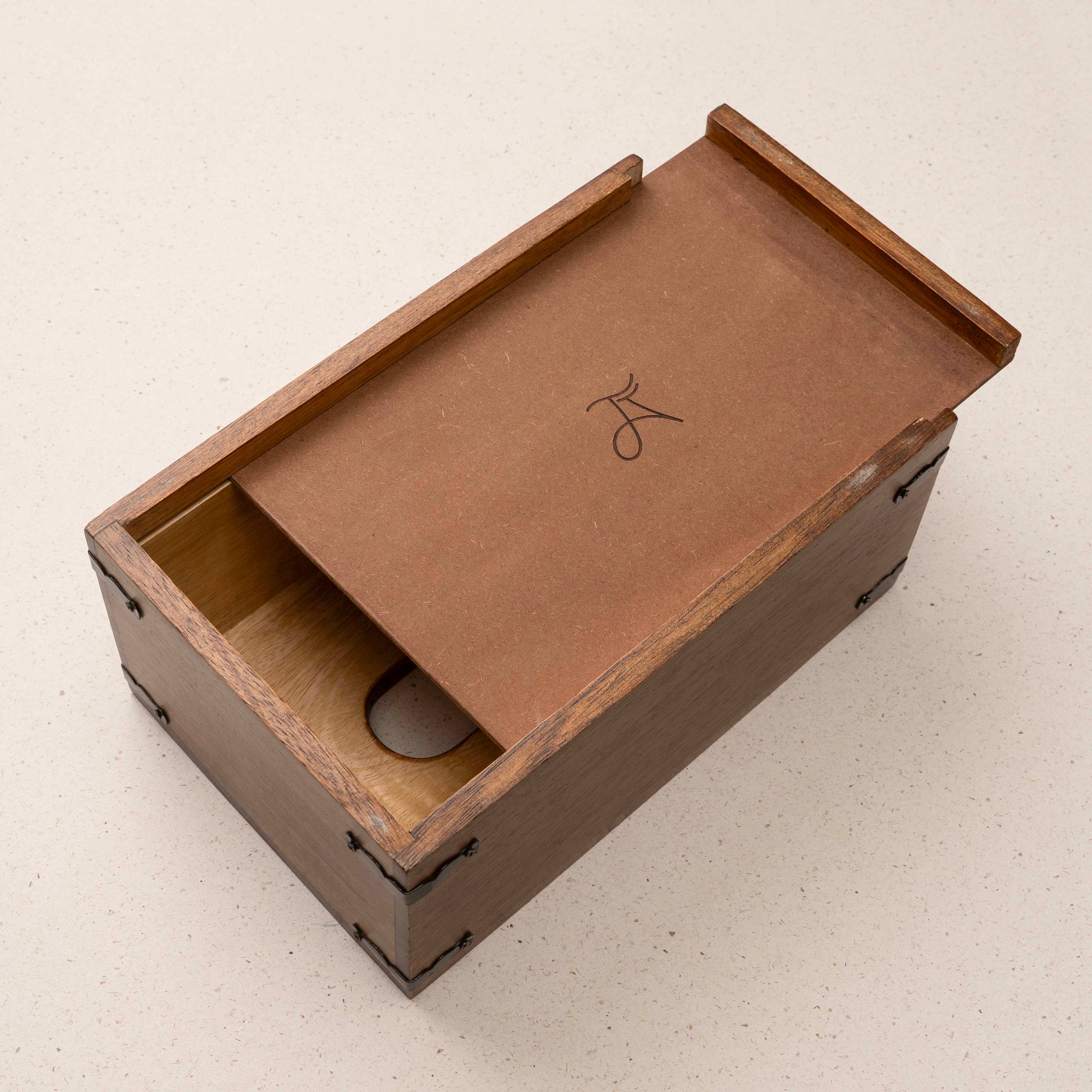 LuxeDesigns Co LLC - Wholesale Tissue Box - Rustic Natural Mango Wood Tissue Dispenser - Rectangle14