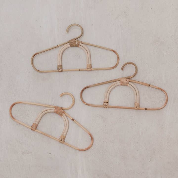 Village Thrive - Wholesale Clothes Hangers - Rainbow Rattan Hanger5