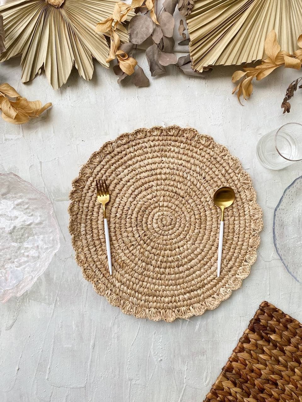 Bali Harvest - Vente Sets de table -  Sets de table en raphia à motif pétoncle - Napperon boho en forme de fleur de paille tressée1