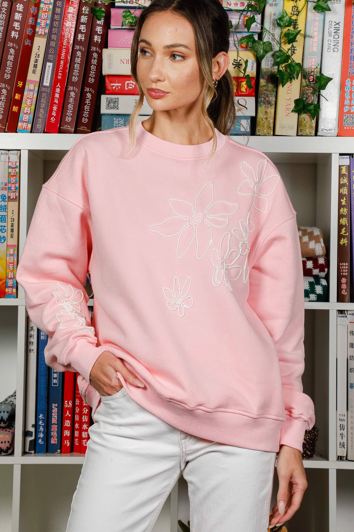 Vine & Love - Vendita all'ingrosso Felpa - Donna - Felpa girocollo a maniche lunghe con ricamo floreale VT822699