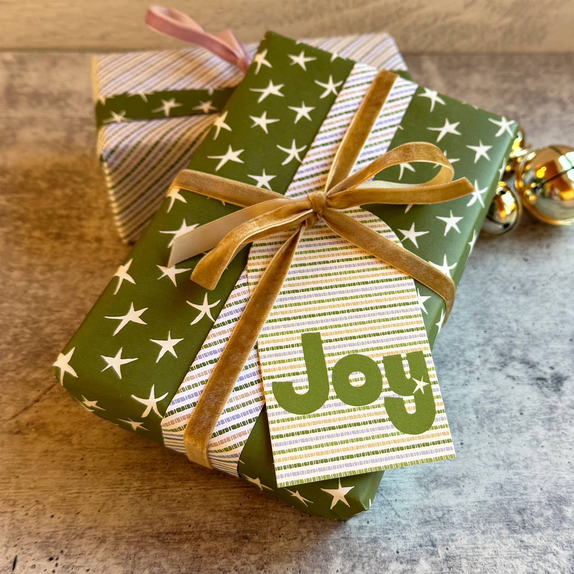 Slow Notes - Vente Feuille de papier cadeau - Papier d'emballage kraft double face – Étoiles et rayures1