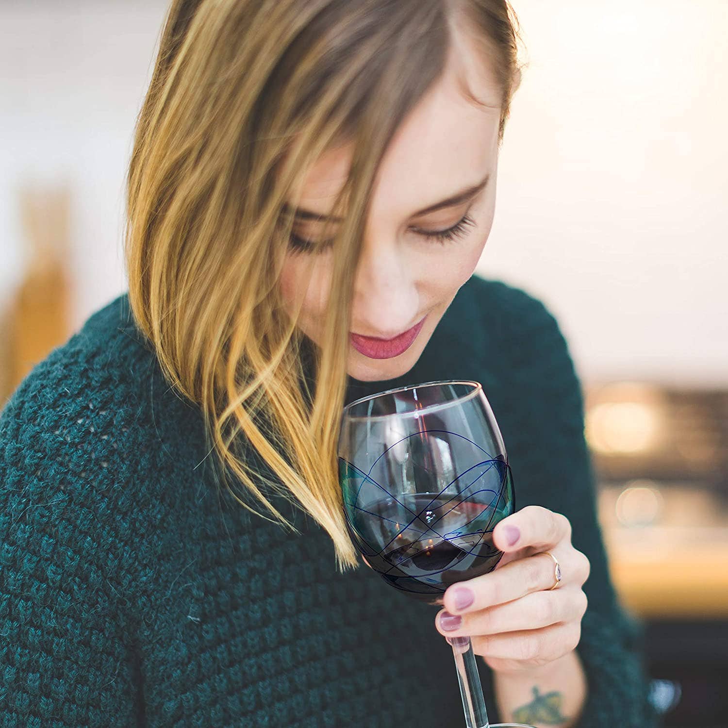 Bezrat – wholesale Wine glass – Bezrat Set of 2 Wine Glasses With Blue Mosaic Design5